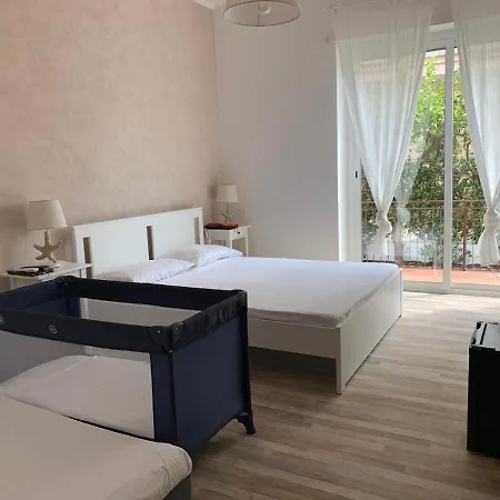 Giuseppina فندق مبيت وإفطار تيراتشينا